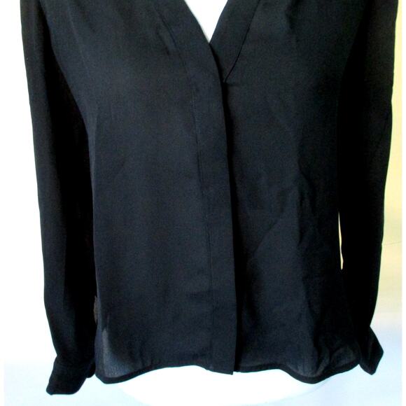 Banana Republic Women's Petite Black Long Sleeve Roll Tab Button Blouse Size XXS - Picture 3 of 9